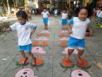 Bật chụm tách chân