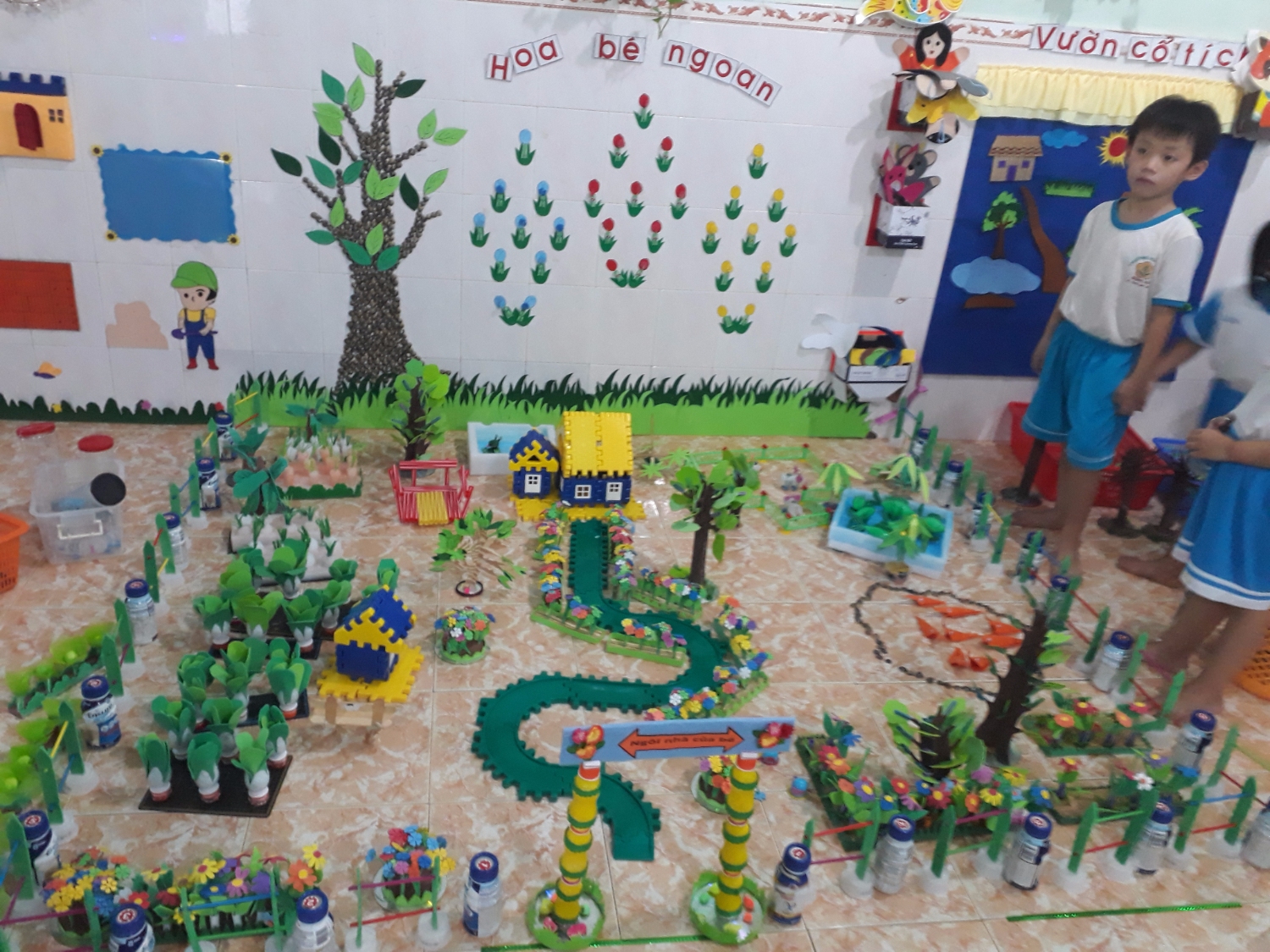 Hoạt động vui chơi của bé