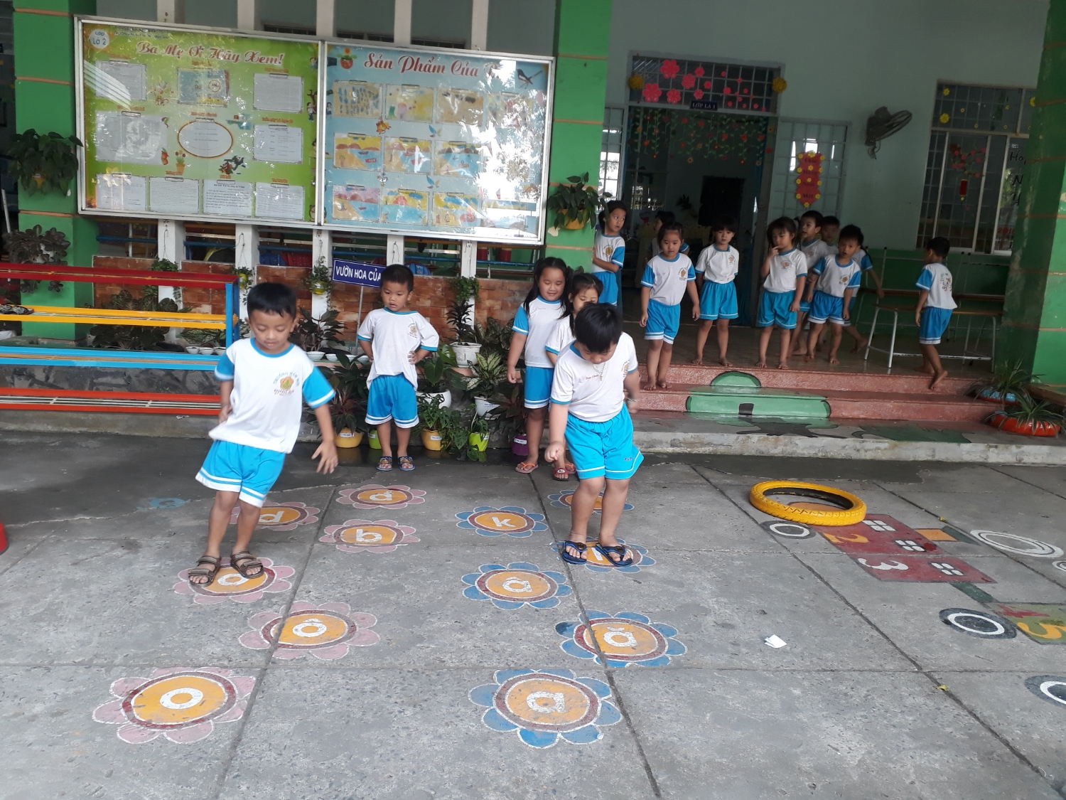 Một số trò chơi ngoài trời giúp bé tăng cường sức khỏe