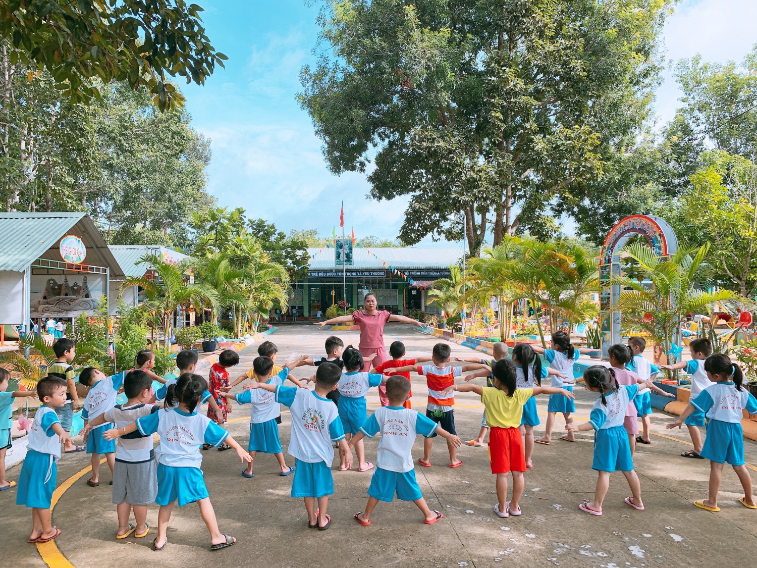 Một số hình ảnh hoạt động của trẻ tại trường