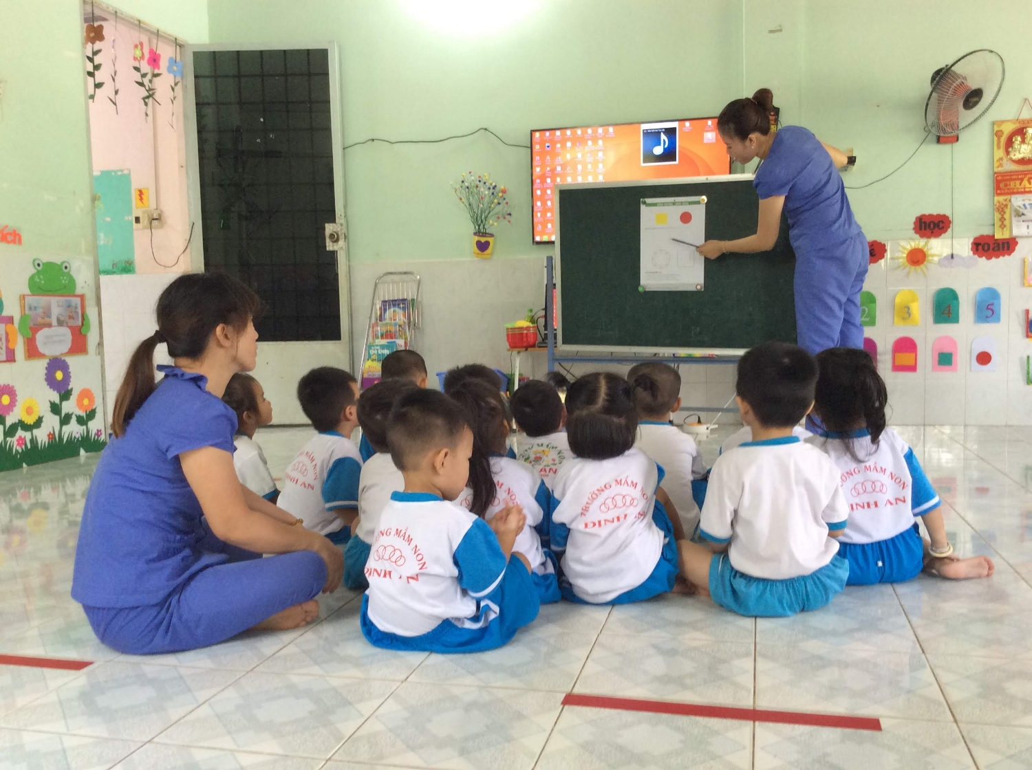 bé học hình học