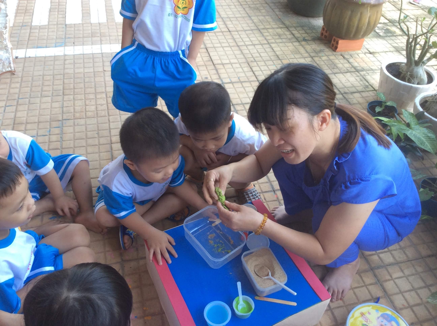 cô thực hành làm cát động lực