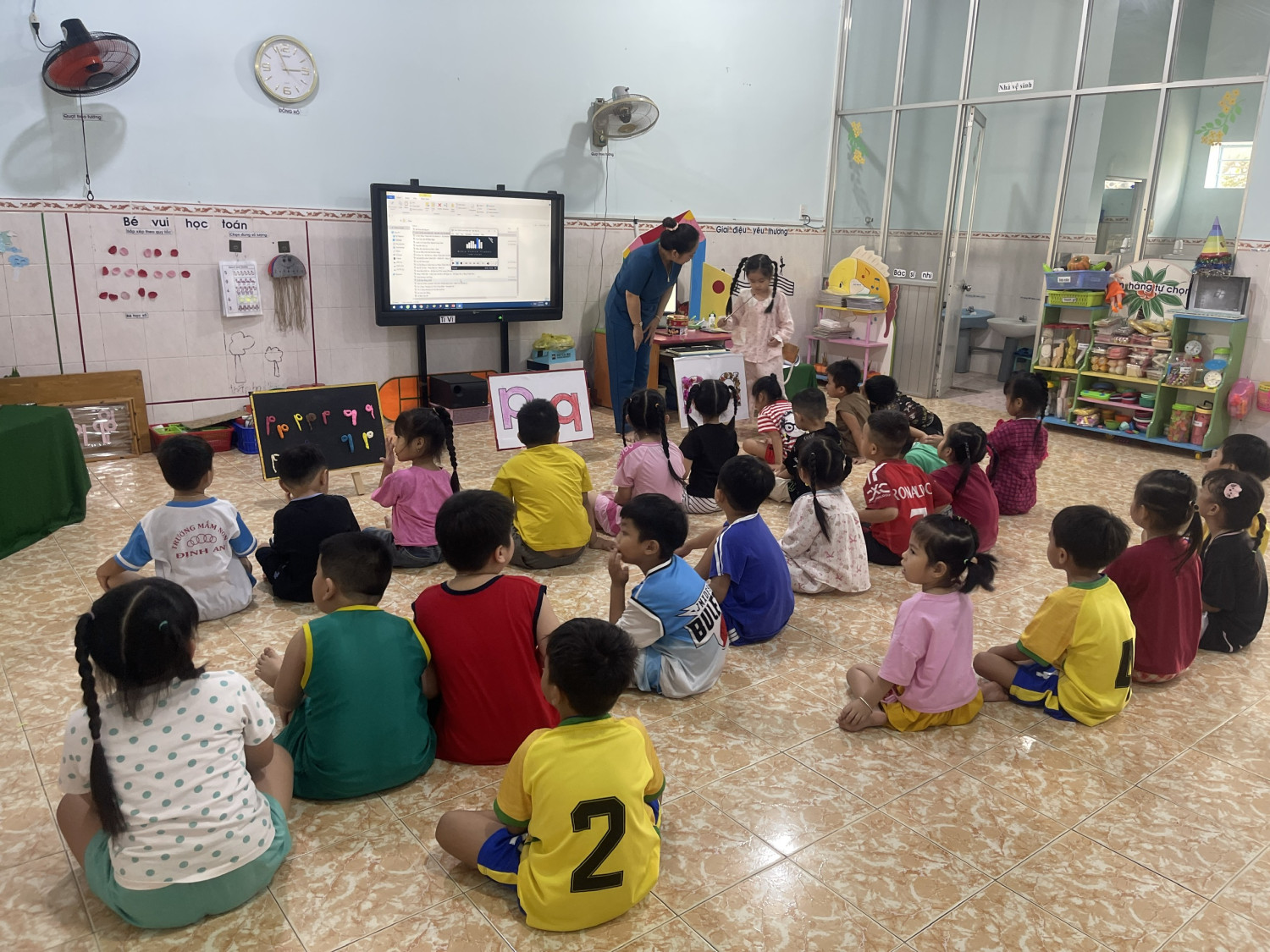 Làm quen chữ viết - Lớp Lá 1